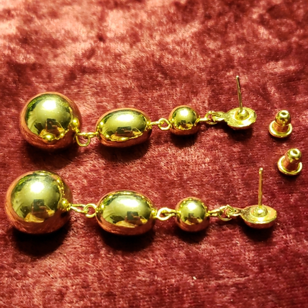 Vtg Shiny Graduated Golden Metal Bead Earrings - Picture 8 of 8